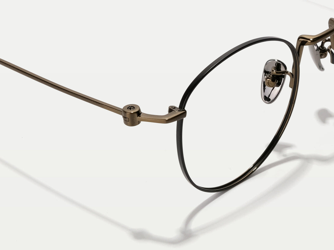 Sidney | Vintage-Chic Superlight Titanium Round Eyeglasses